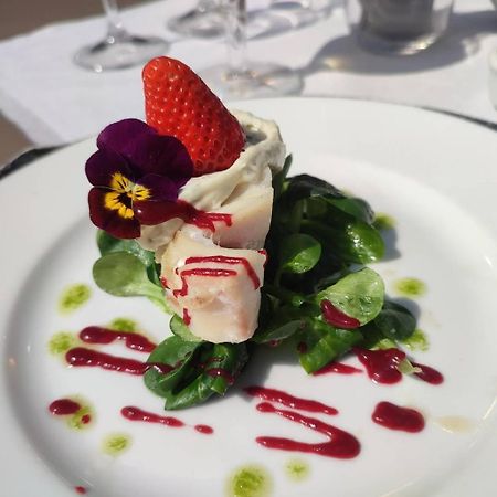 Logis Hotel Restaurant L'Auberge Normande 캐런탱 외부 사진