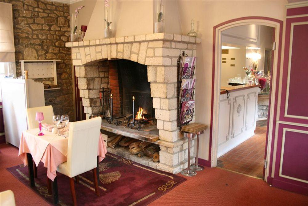 Logis Hotel Restaurant L'Auberge Normande 캐런탱 외부 사진