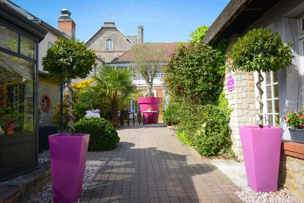 Logis Hotel Restaurant L'Auberge Normande 캐런탱 외부 사진