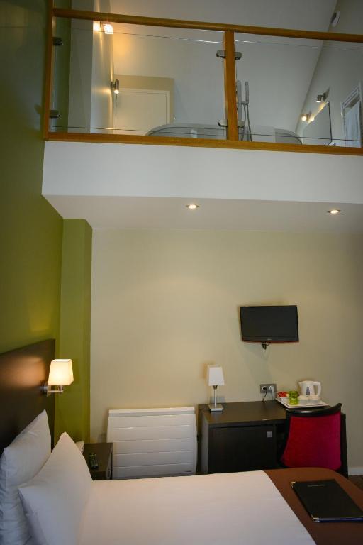 Logis Hotel Restaurant L'Auberge Normande 캐런탱 외부 사진