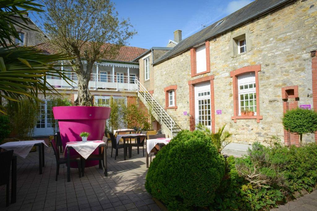 Logis Hotel Restaurant L'Auberge Normande 캐런탱 외부 사진