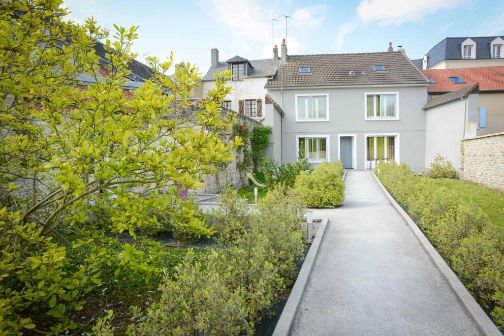 Logis Hotel Restaurant L'Auberge Normande 캐런탱 외부 사진