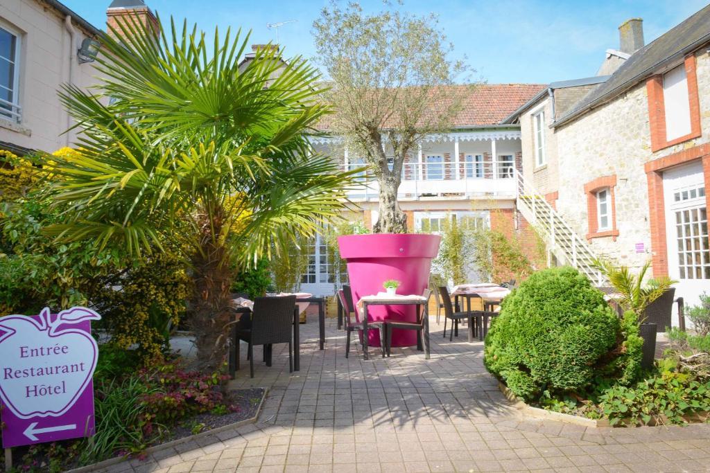 Logis Hotel Restaurant L'Auberge Normande 캐런탱 외부 사진