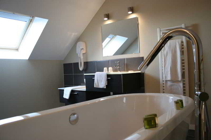 Logis Hotel Restaurant L'Auberge Normande 캐런탱 외부 사진