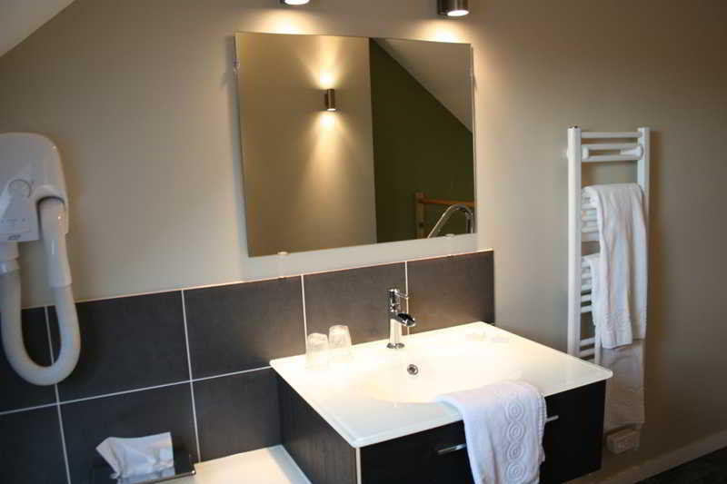 Logis Hotel Restaurant L'Auberge Normande 캐런탱 외부 사진