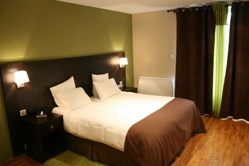 Logis Hotel Restaurant L'Auberge Normande 캐런탱 외부 사진