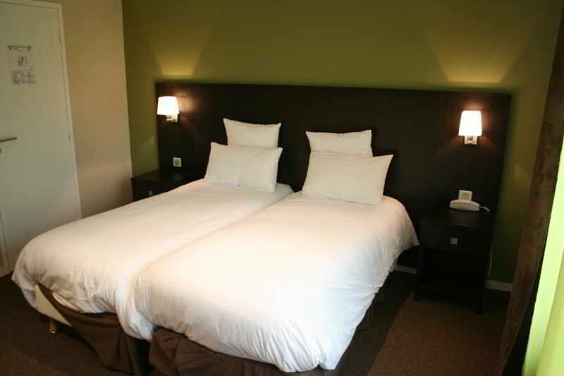 Logis Hotel Restaurant L'Auberge Normande 캐런탱 외부 사진