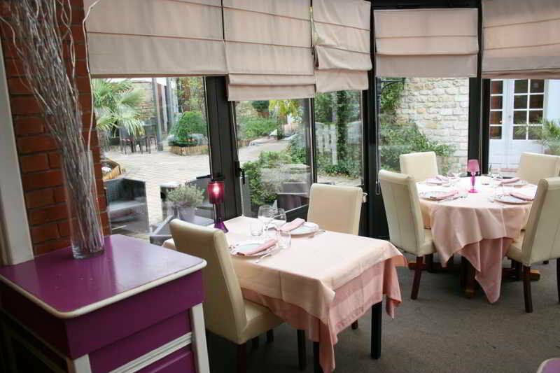 Logis Hotel Restaurant L'Auberge Normande 캐런탱 외부 사진